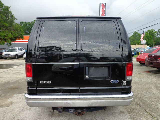 2004 Ford Econoline SE Truck