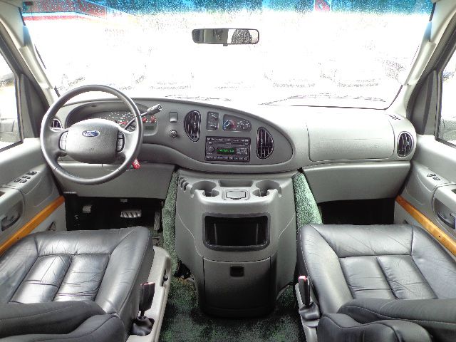 2004 Ford Econoline SE Truck
