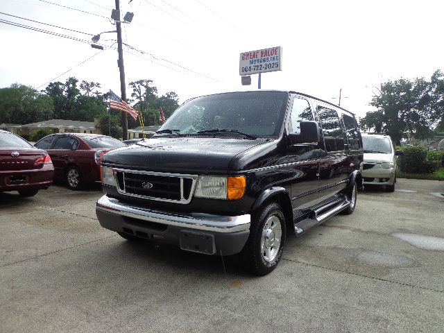 2004 Ford Econoline SE Truck