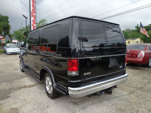 2004 Ford Econoline SE Truck