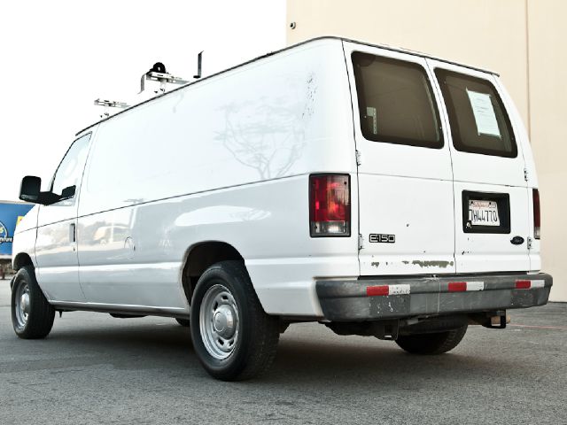 2004 Ford Econoline SE Truck