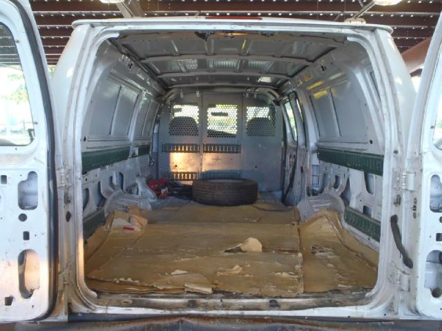 2004 Ford Econoline 2.5 S Model