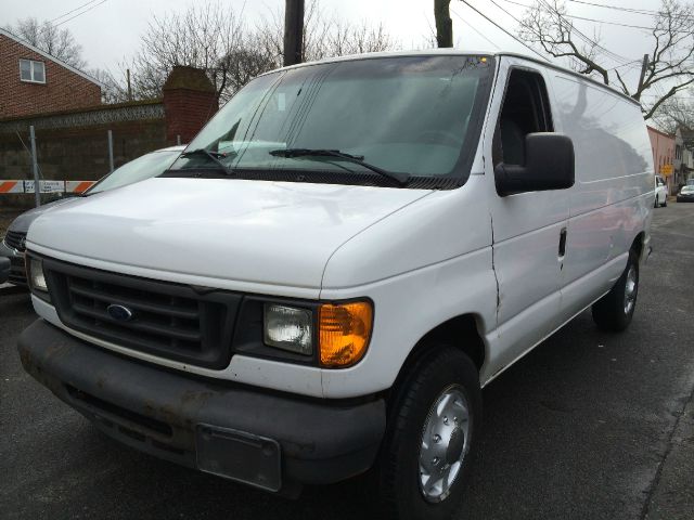 2004 Ford Econoline SE Truck