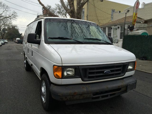 2004 Ford Econoline SE Truck