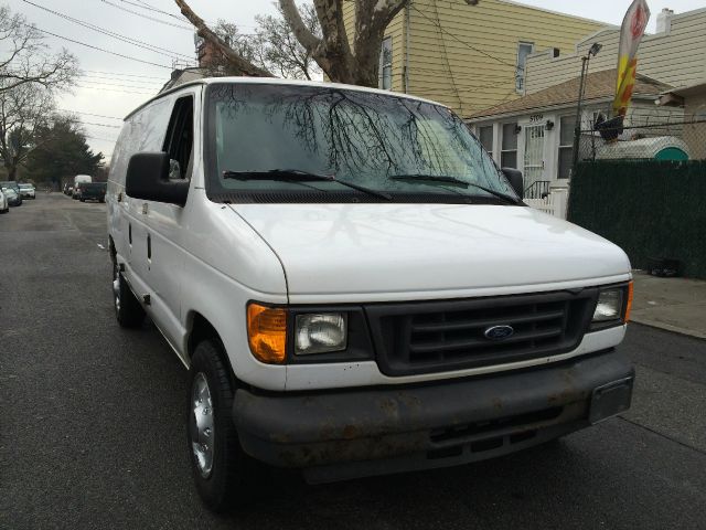 2004 Ford Econoline SE Truck