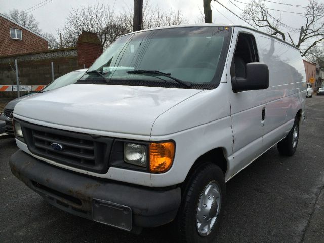 2004 Ford Econoline SE Truck