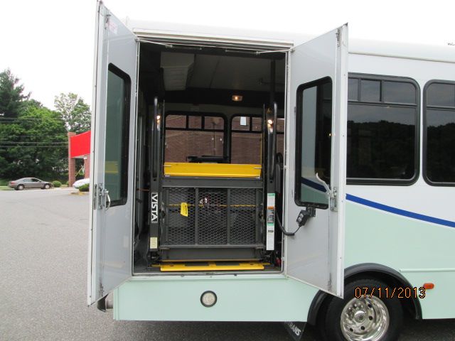 2005 Ford Econoline 3.8 Sedan