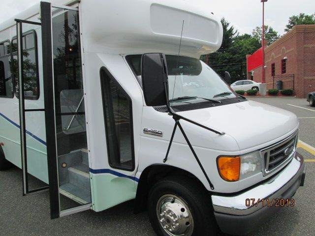2005 Ford Econoline 3.8 Sedan