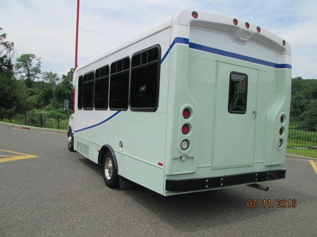 2005 Ford Econoline 3.8 Sedan