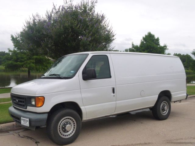 2005 Ford Econoline 5-door Wagon 5-spd MT