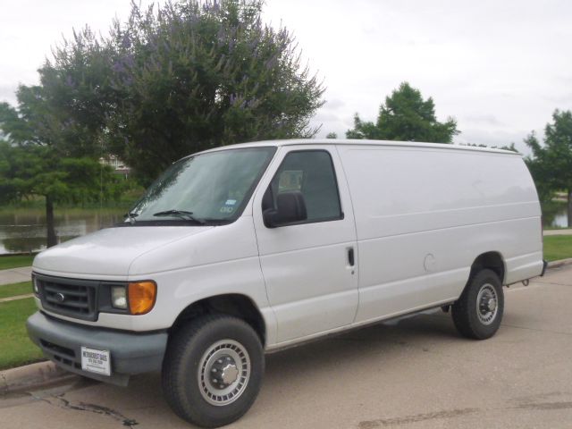2005 Ford Econoline 5-door Wagon 5-spd MT
