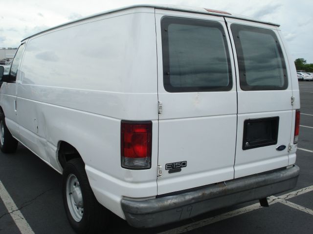 2005 Ford Econoline SE Truck