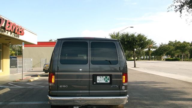 2005 Ford Econoline SE Truck
