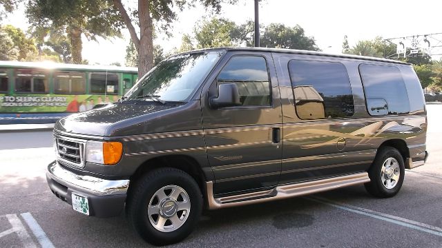 2005 Ford Econoline SE Truck