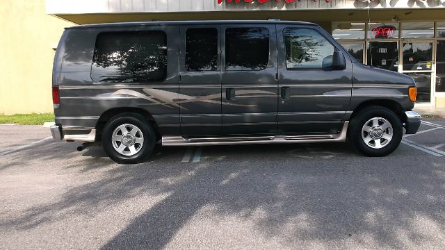 2005 Ford Econoline SE Truck