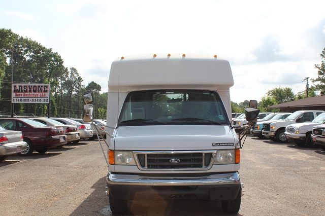 2005 Ford Econoline 3.8 Sedan