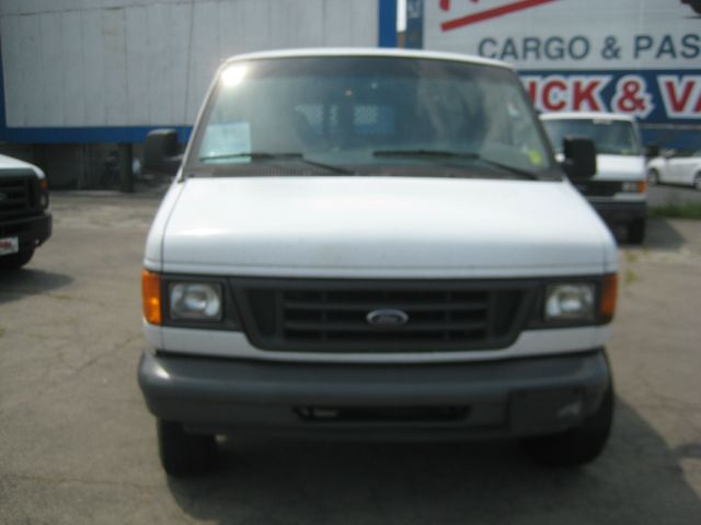 2005 Ford Econoline 2.5 S Model