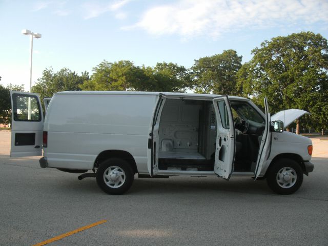 2005 Ford Econoline 4dr 4WD SLE Commercial