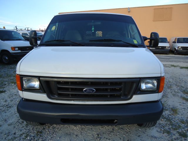 2005 Ford Econoline 4dr Sedan Luxury 3.5L AWD