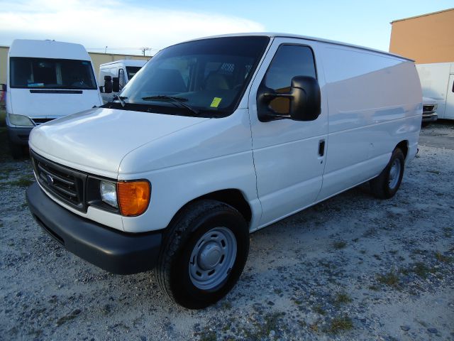 2005 Ford Econoline 4dr Sedan Luxury 3.5L AWD