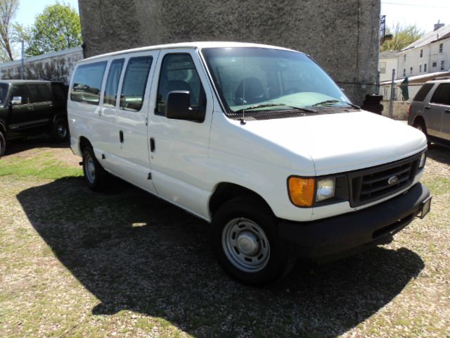 2005 Ford Econoline SE Truck