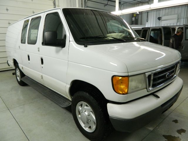 2006 Ford Econoline 4dr 4WD SLE Commercial