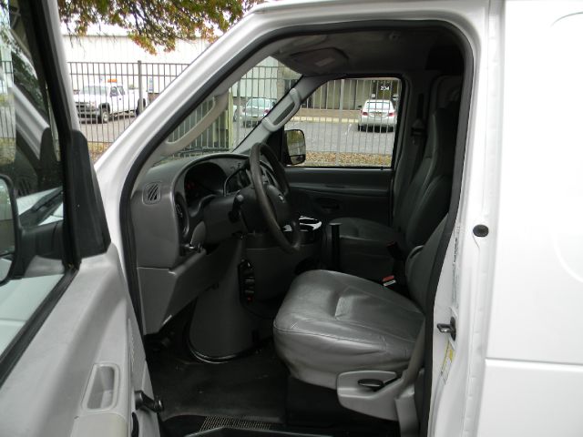 2006 Ford Econoline SE Truck