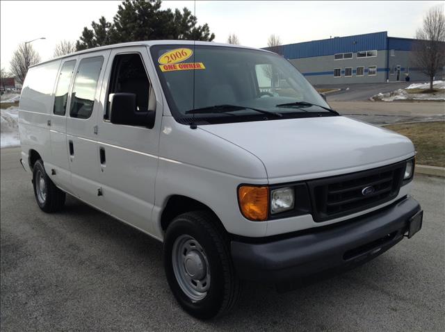 2006 Ford Econoline SE Truck