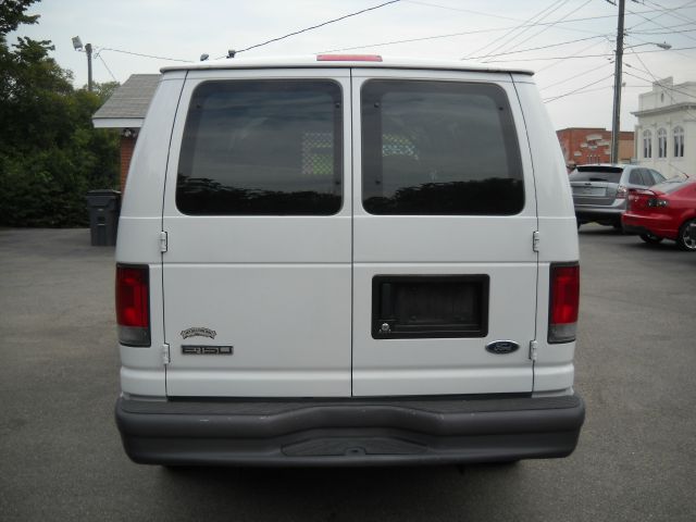 2006 Ford Econoline SE Truck