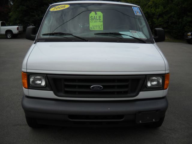 2006 Ford Econoline SE Truck