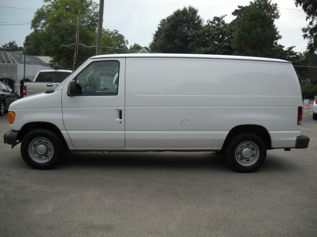 2006 Ford Econoline SE Truck