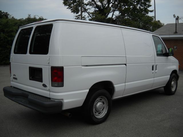 2006 Ford Econoline SE Truck