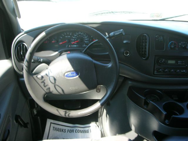2006 Ford Econoline SE Truck