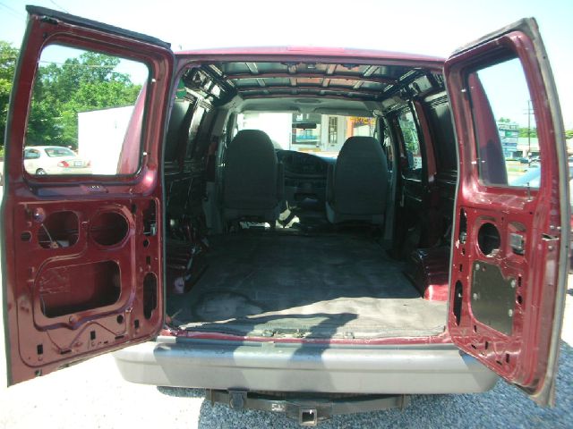 2006 Ford Econoline SE Truck