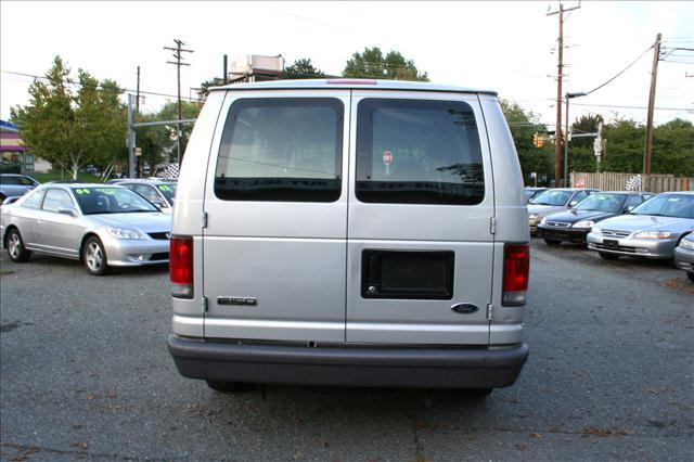 2006 Ford Econoline Overland 4X4
