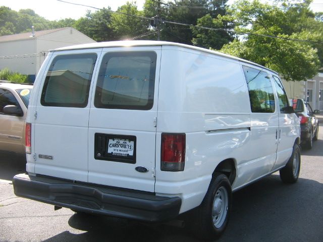 2006 Ford Econoline SE Truck