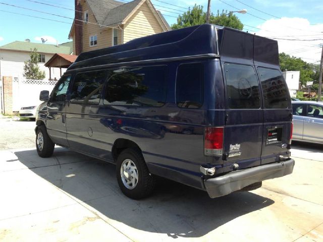 2006 Ford Econoline 2.5 S Model
