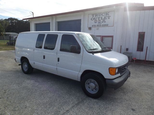 2006 Ford Econoline SE Truck