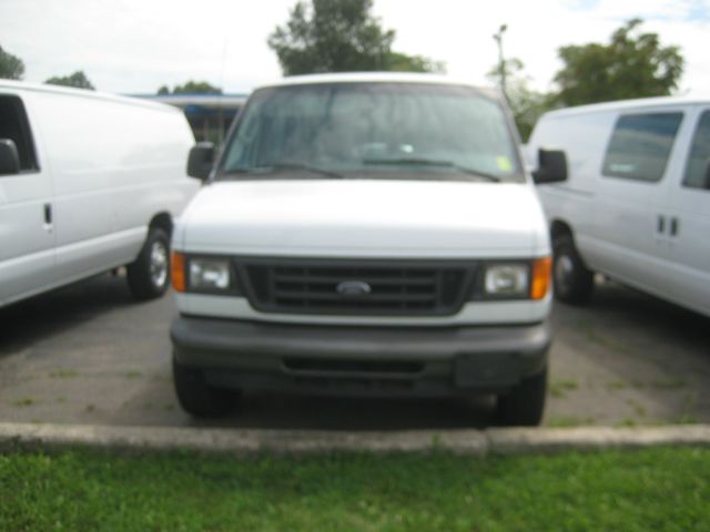 2006 Ford Econoline 4dr 4WD SLE Commercial