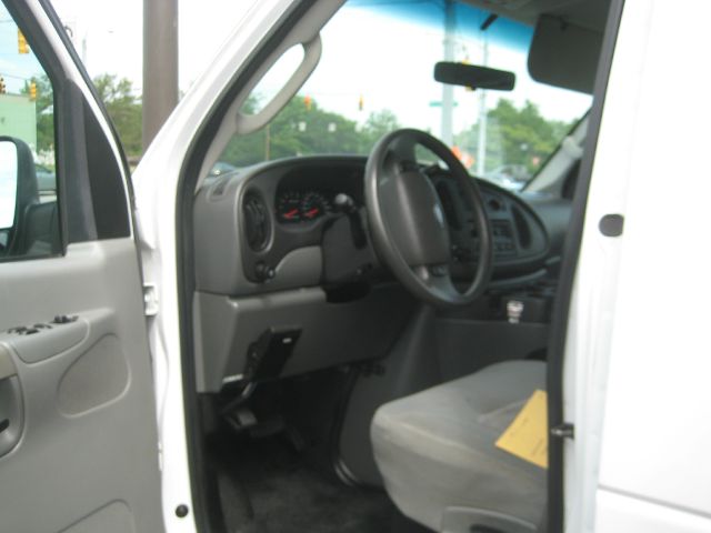 2006 Ford Econoline 4dr 4WD SLE Commercial