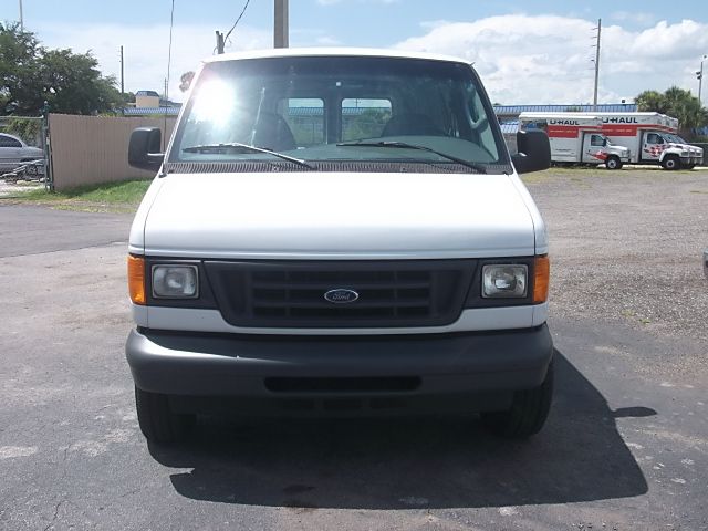 2006 Ford Econoline SE Truck