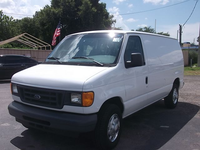 2006 Ford Econoline SE Truck
