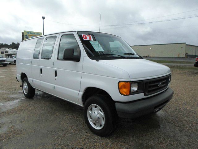 2007 Ford Econoline SE Truck