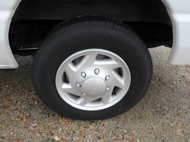 2007 Ford Econoline SE Truck