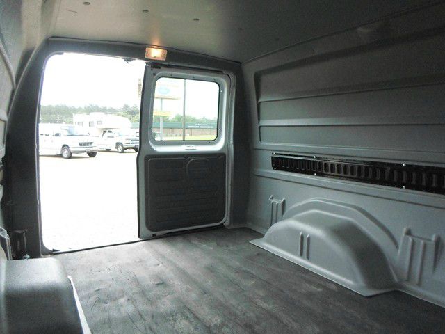 2007 Ford Econoline SE Truck
