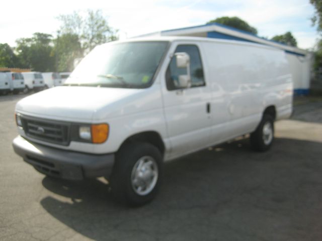 2007 Ford Econoline 2.5 S Model