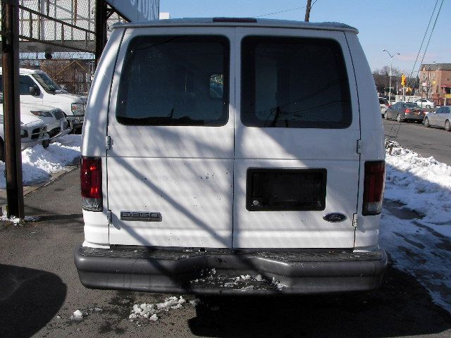 2007 Ford Econoline 2.5 S Model