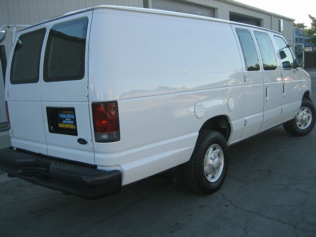 2007 Ford Econoline 2.5 S Model