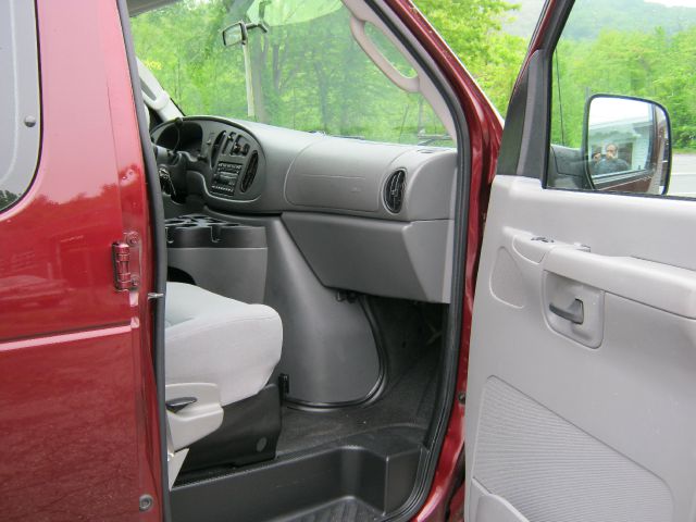 2007 Ford Econoline 2.5 S Model