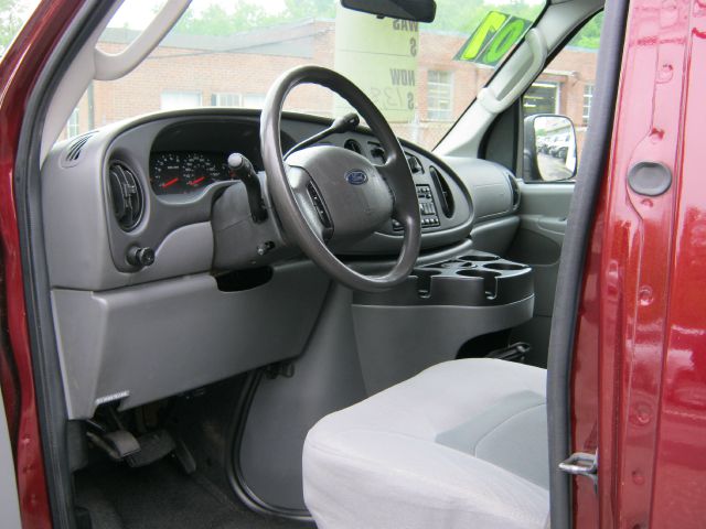 2007 Ford Econoline 2.5 S Model